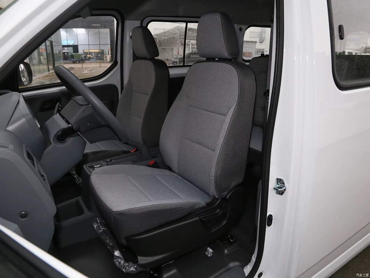 MICROBÚS ELÉCTRICO / WULING YANGGUANG PASSENGER VAN EV - Imagen 9