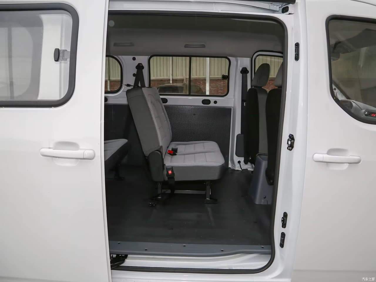 MICROBÚS ELÉCTRICO / WULING YANGGUANG PASSENGER VAN EV - Imagen 10