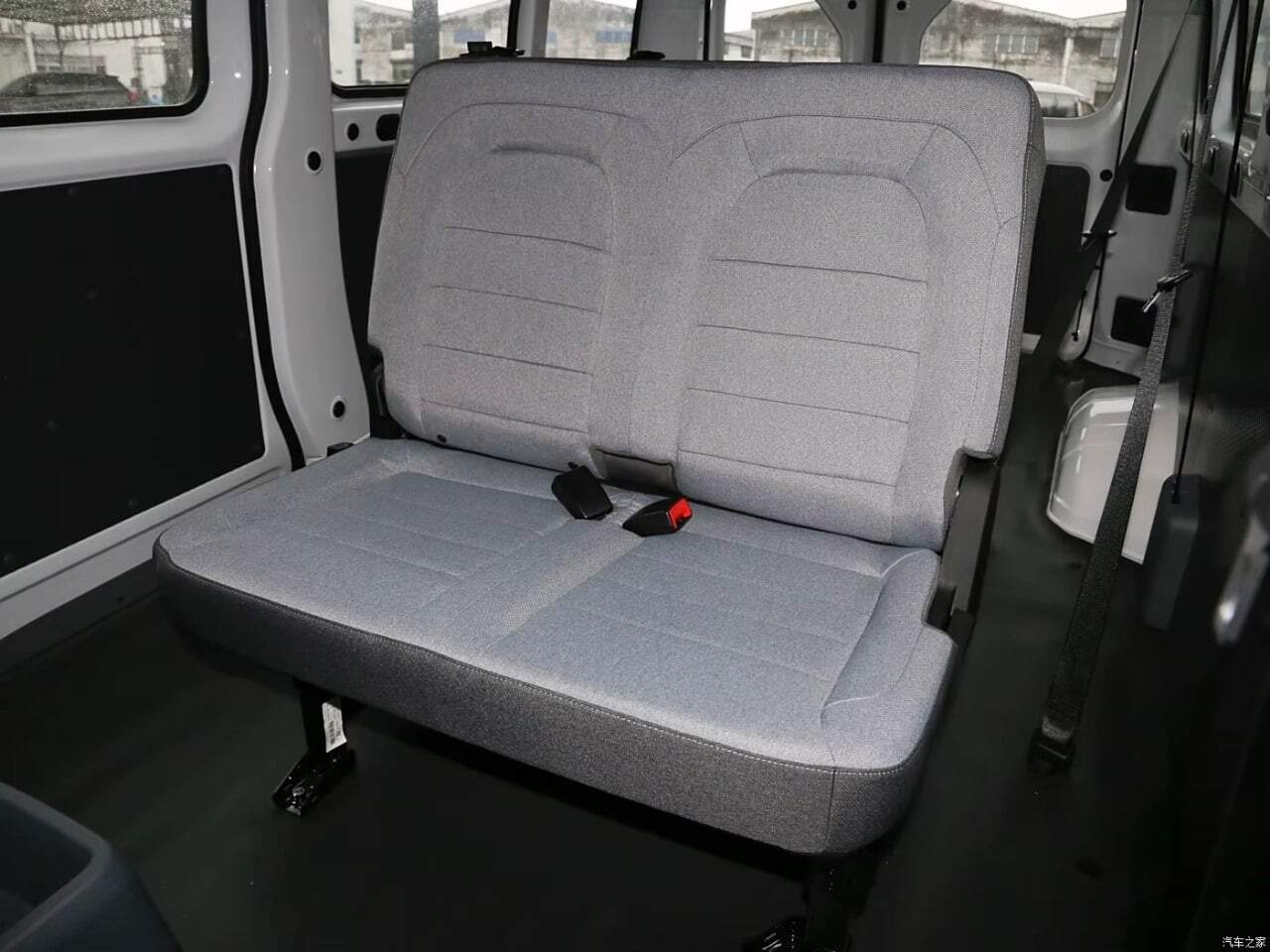 MICROBÚS ELÉCTRICO / WULING YANGGUANG PASSENGER VAN EV - Imagen 11